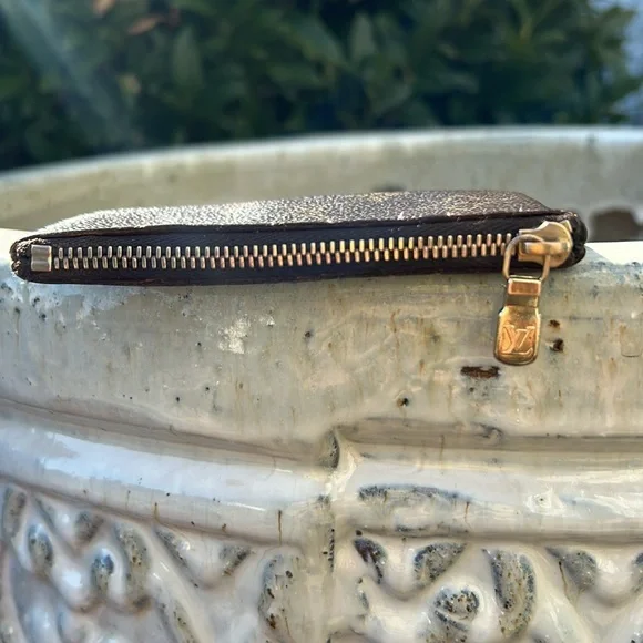 Louis Vuitton key pouch key cles iconic monogram canvas - Picture 6 of 15